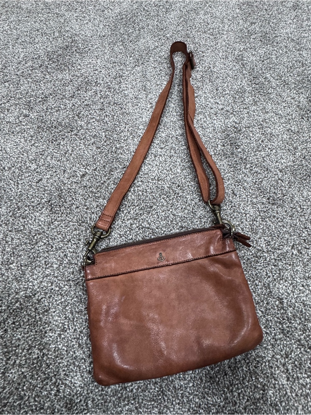 Women's Tan Leather Crossbody Bag with Adjustable Strap